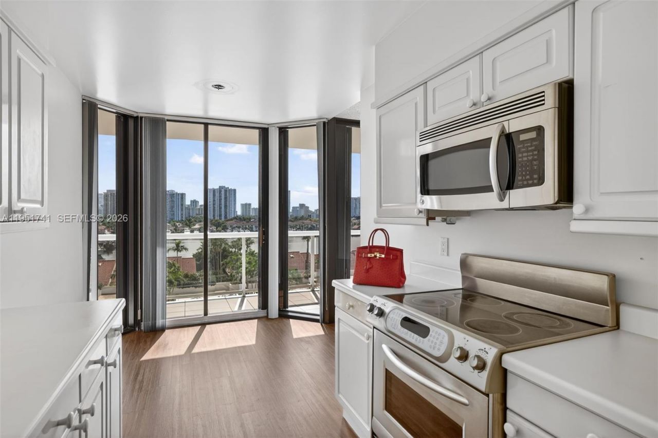 3640 Yacht Club Dr, Unit 708, Aventura, FL 33180 Photo