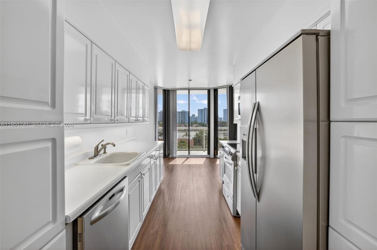 3640 Yacht Club Dr, Unit 708, Aventura, FL 33180 Photo