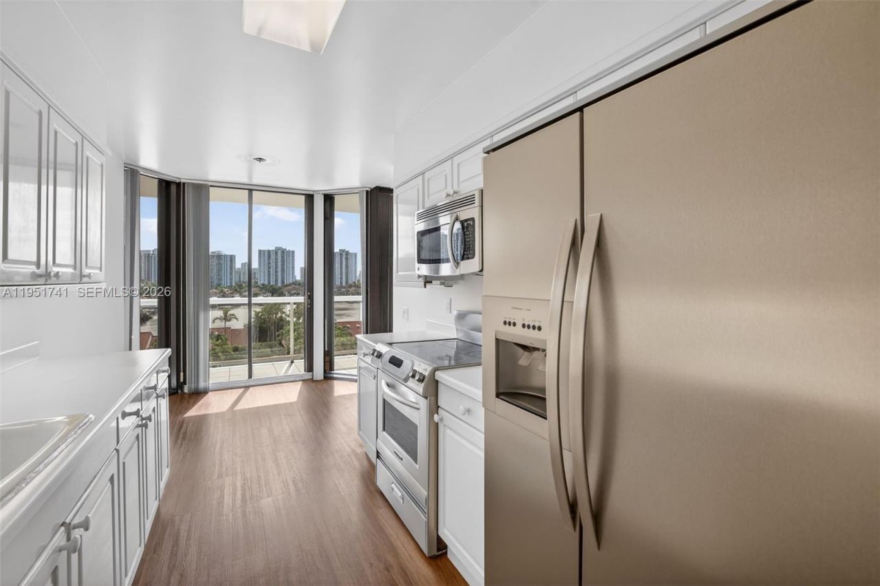 3640 Yacht Club Dr, Unit 708, Aventura, FL 33180 Photo