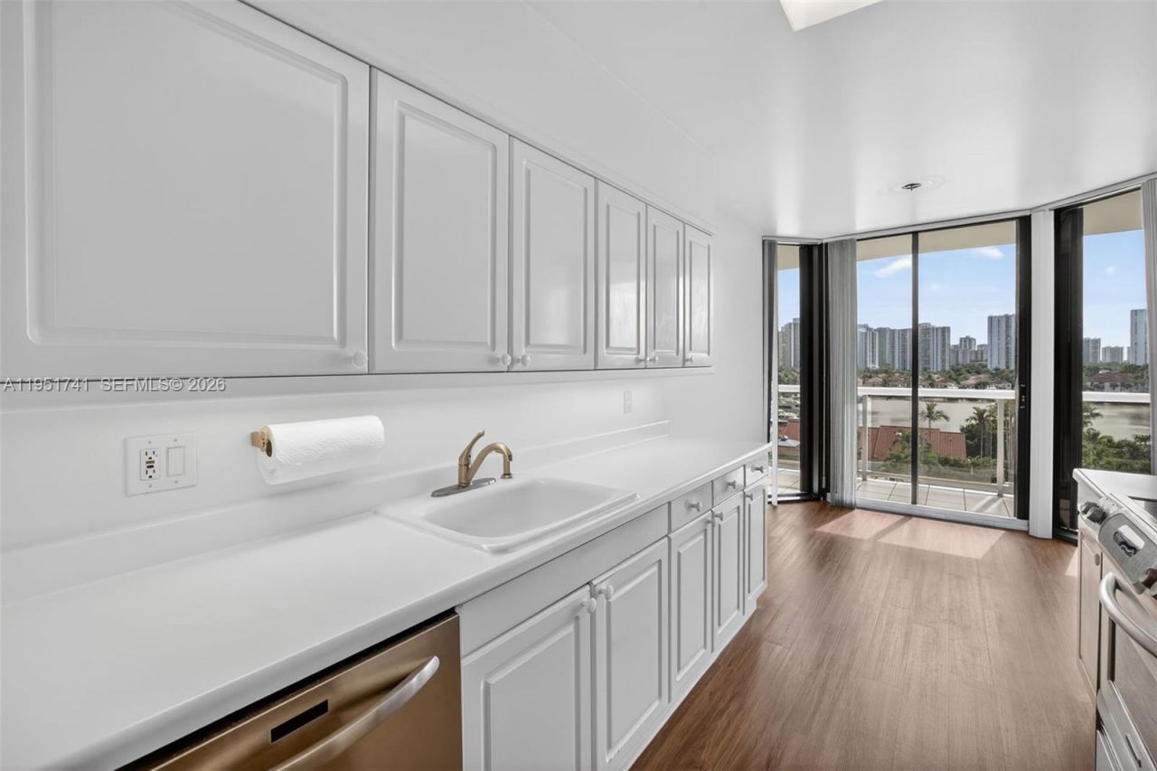 3640 Yacht Club Dr, Unit 708, Aventura, FL 33180 Photo