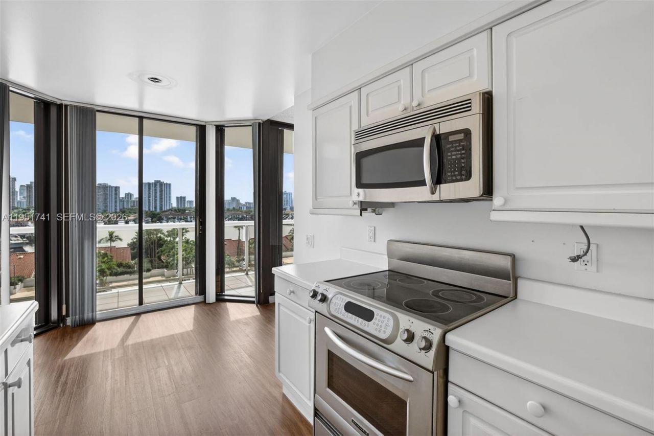 3640 Yacht Club Dr, Unit 708, Aventura, FL 33180 Photo