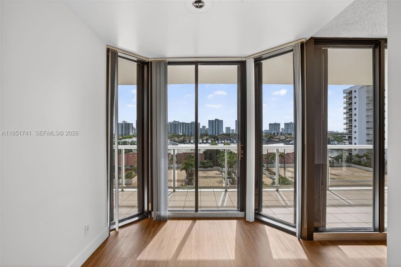 3640 Yacht Club Dr, Unit 708, Aventura, FL 33180 Photo