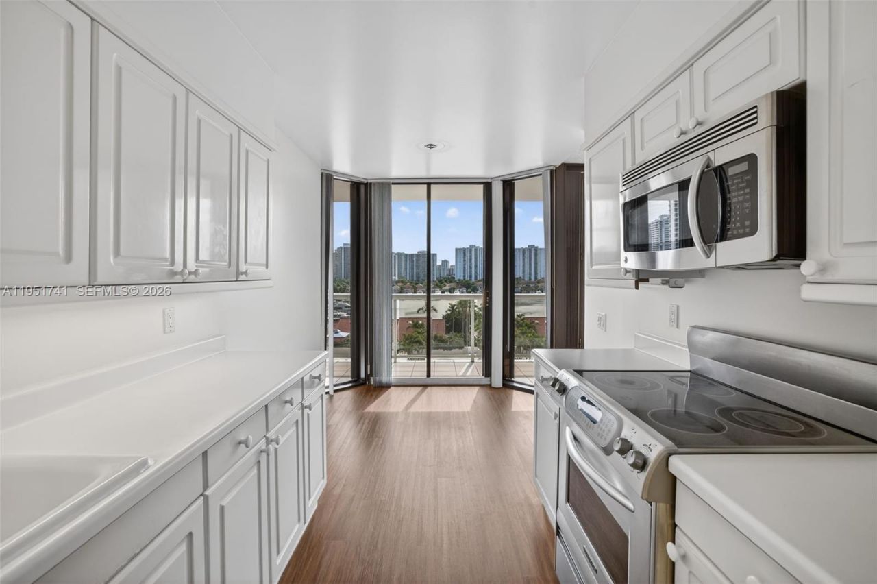 3640 Yacht Club Dr, Unit 708, Aventura, FL 33180 Photo