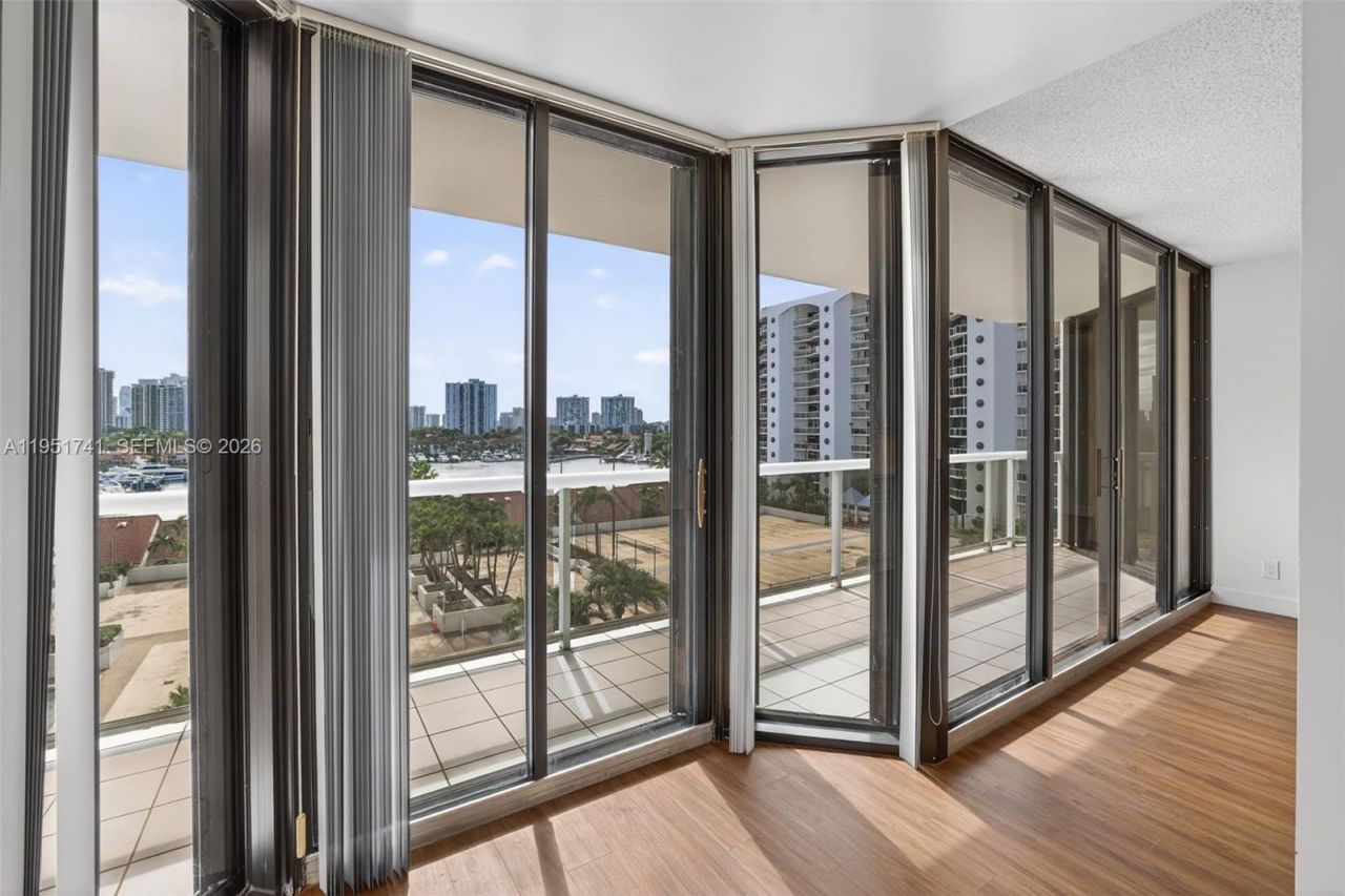 3640 Yacht Club Dr, Unit 708, Aventura, FL 33180 Photo