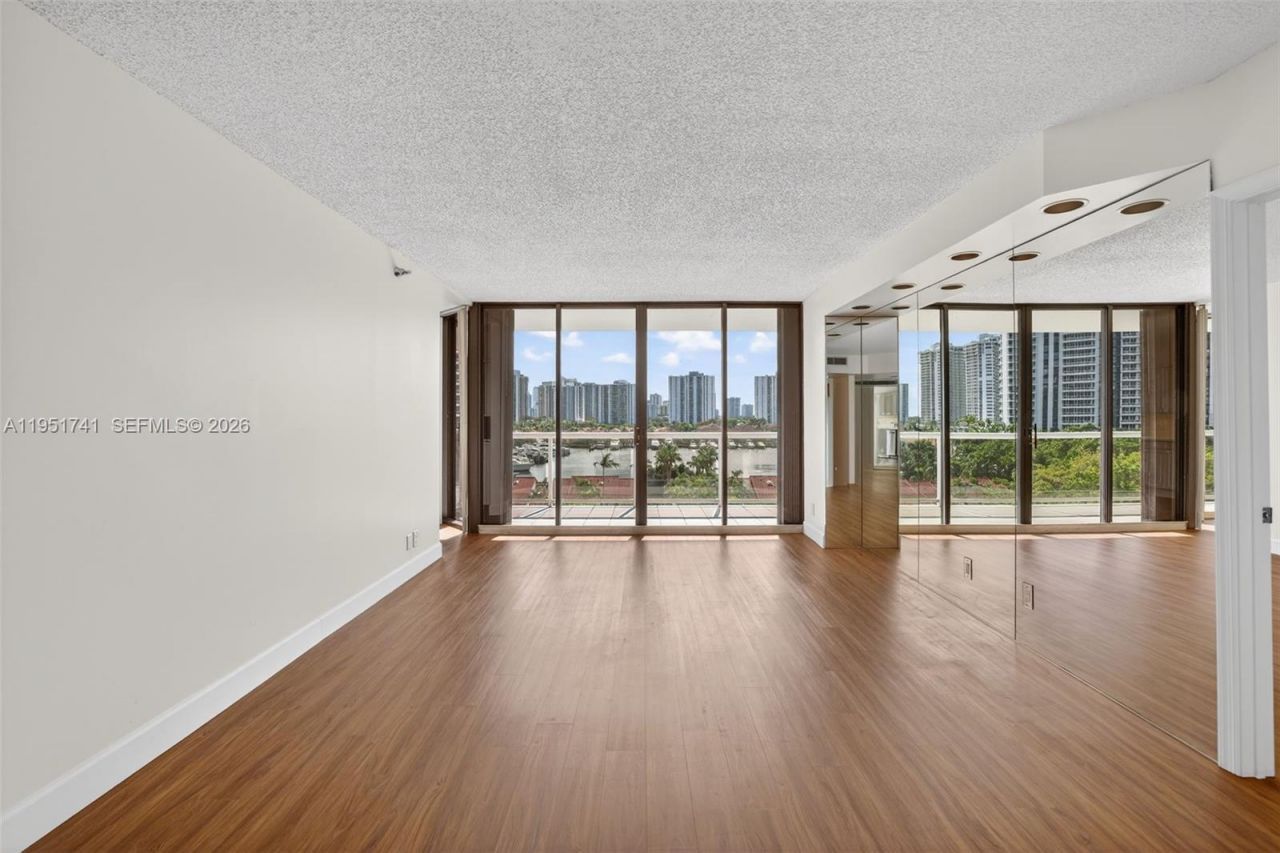 3640 Yacht Club Dr, Unit 708, Aventura, FL 33180 Photo