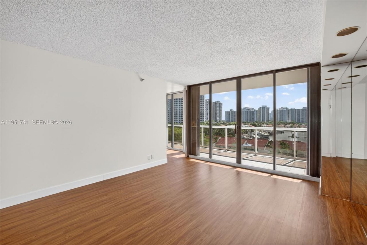 3640 Yacht Club Dr, Unit 708, Aventura, FL 33180 Photo