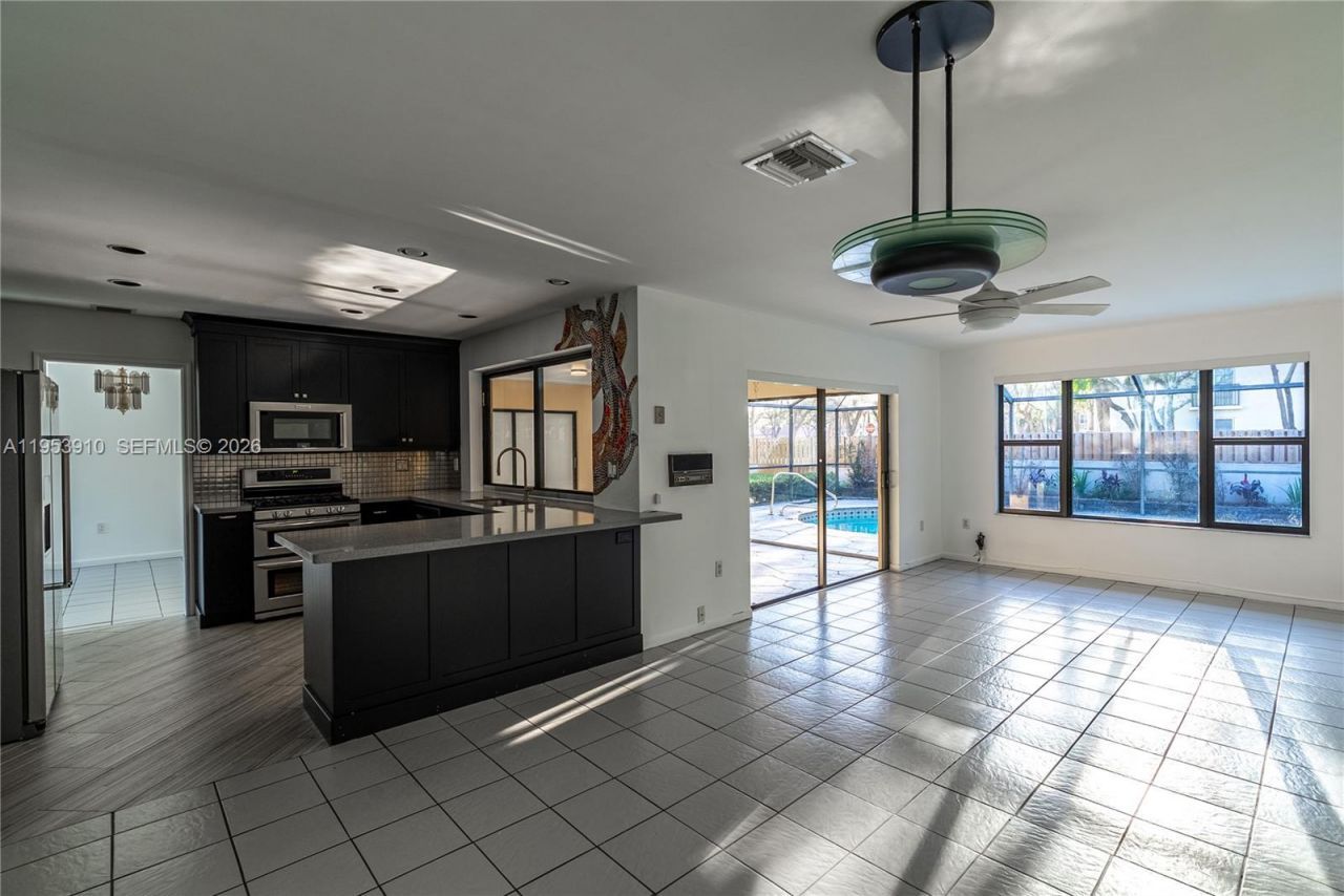 6371 Hutchinson Rd , Miami Lakes, FL 33014 Photo