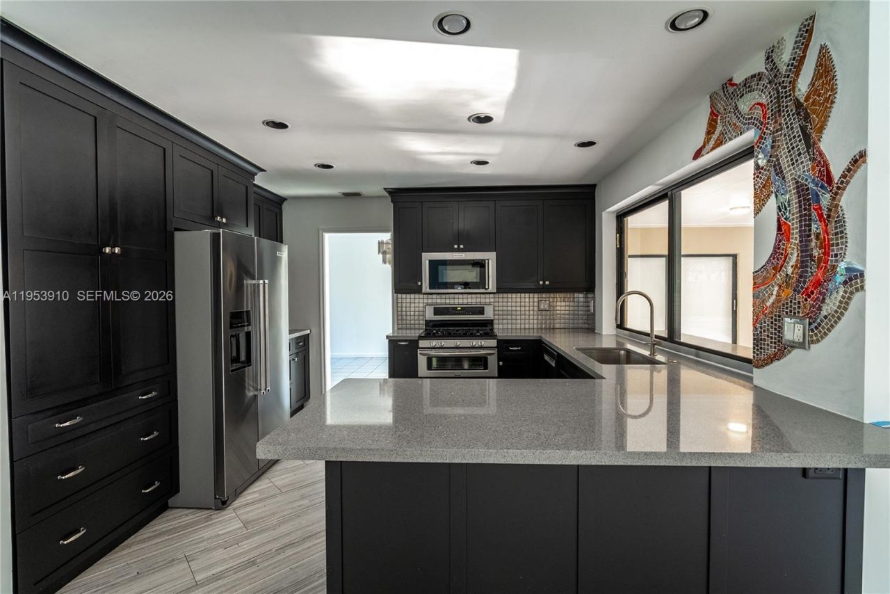 6371 Hutchinson Rd , Miami Lakes, FL 33014 Photo