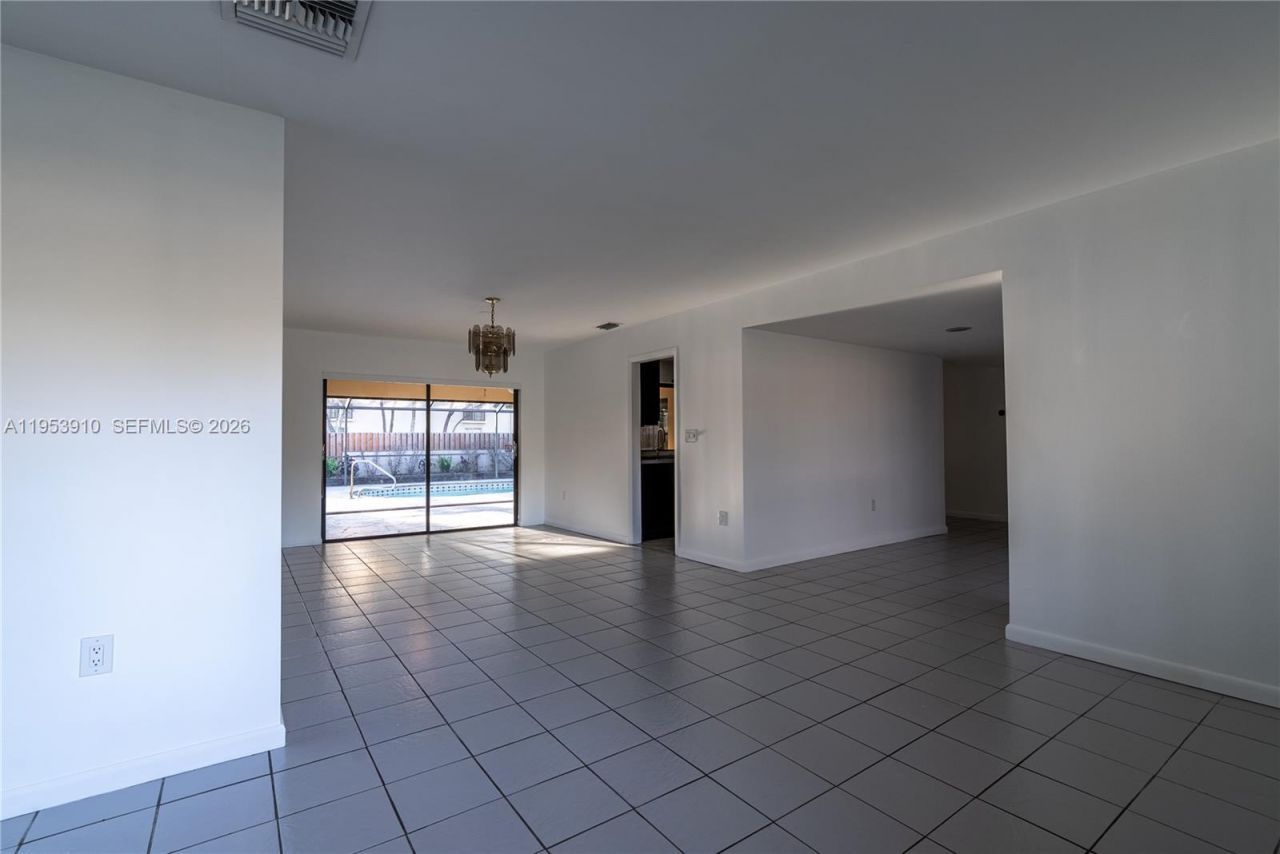 6371 Hutchinson Rd , Miami Lakes, FL 33014 Photo