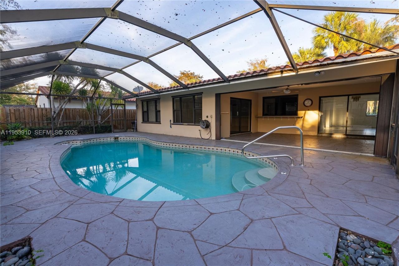 6371 Hutchinson Rd , Miami Lakes, FL 33014 Photo