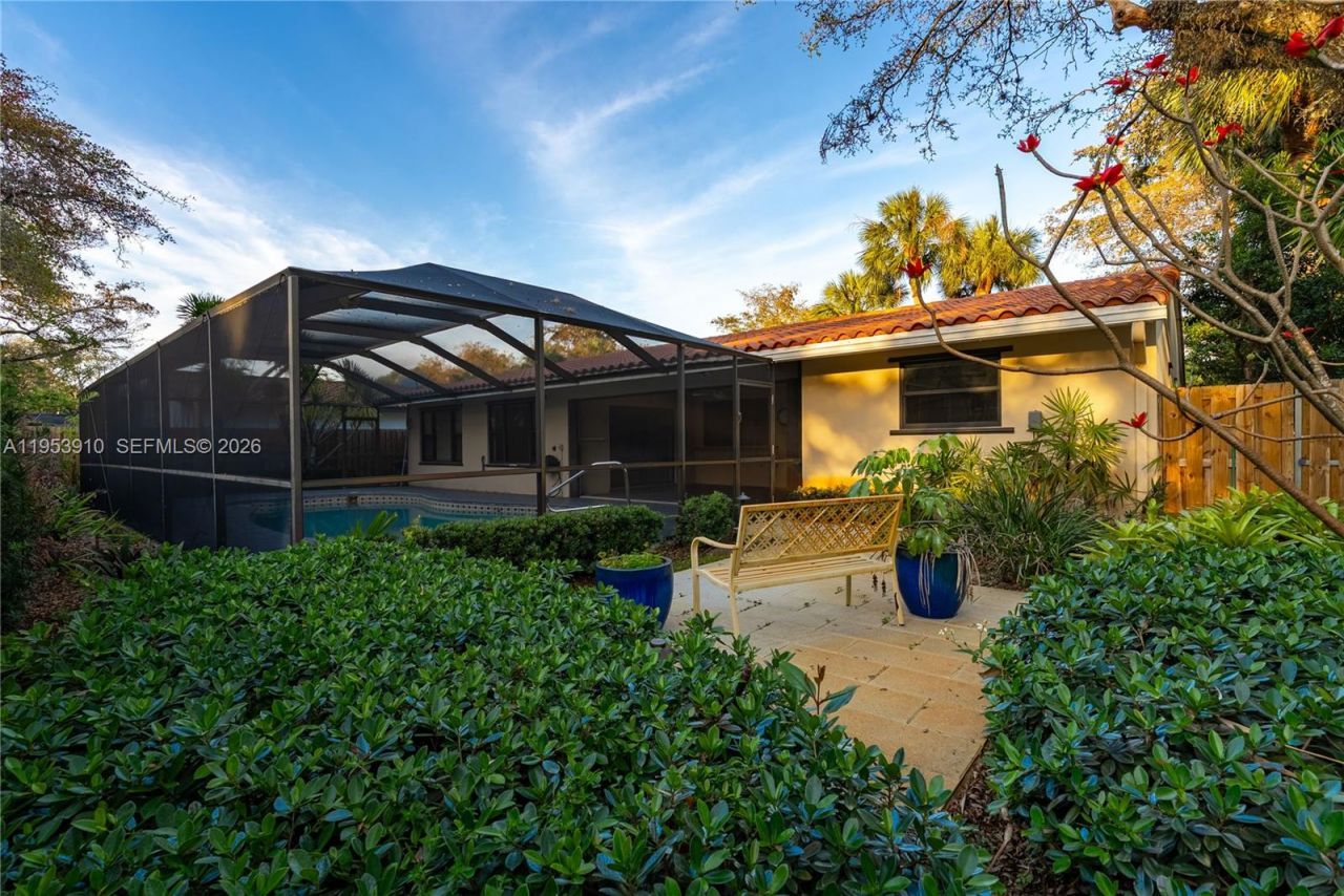 6371 Hutchinson Rd , Miami Lakes, FL 33014 Photo