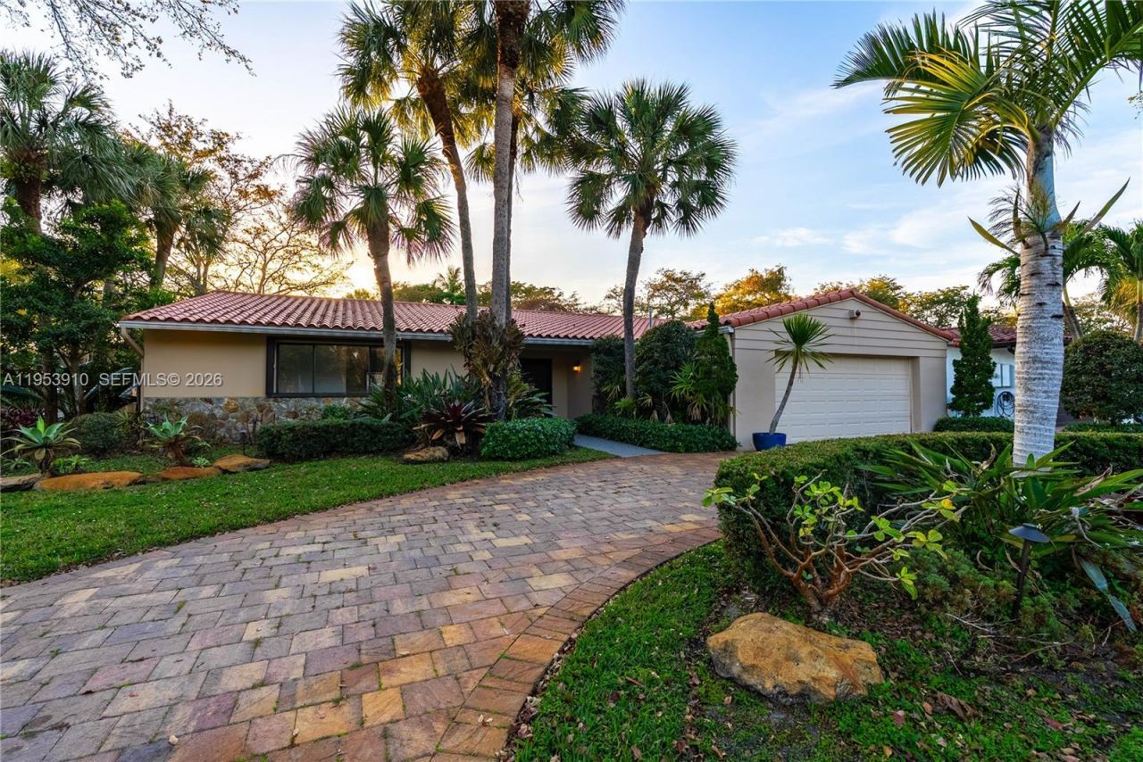 6371 Hutchinson Rd , Miami Lakes, FL 33014 Photo