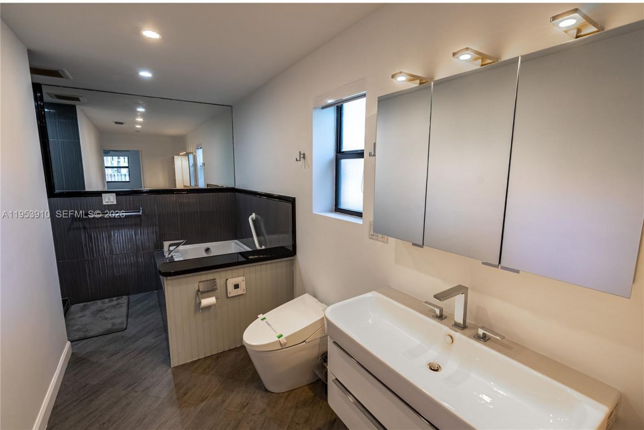 6371 Hutchinson Rd , Miami Lakes, FL 33014 Photo