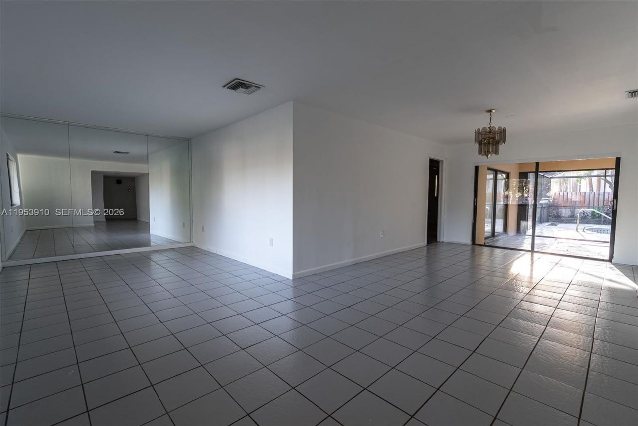 6371 Hutchinson Rd , Miami Lakes, FL 33014 Photo