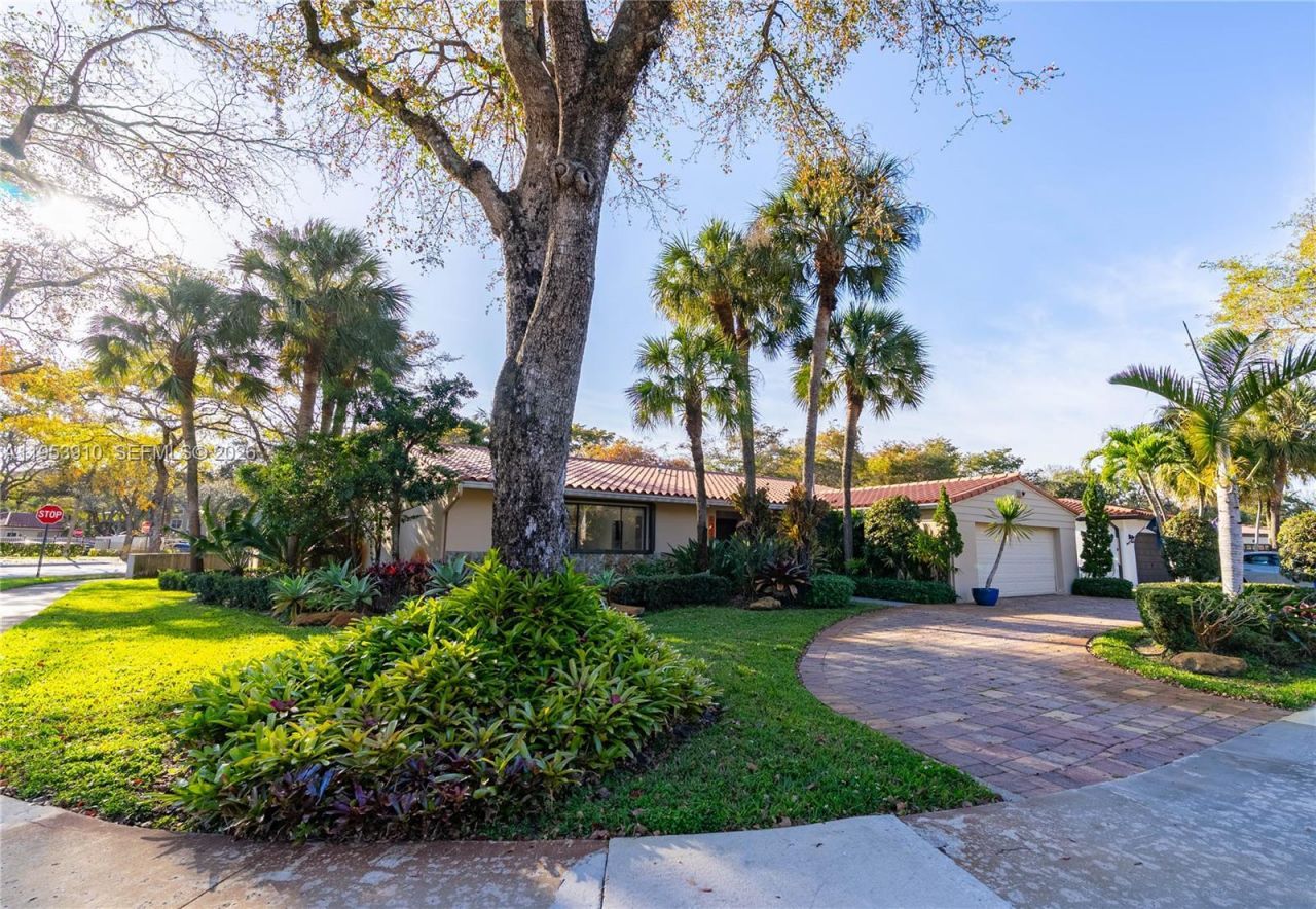 6371 Hutchinson Rd , Miami Lakes, FL 33014 Photo