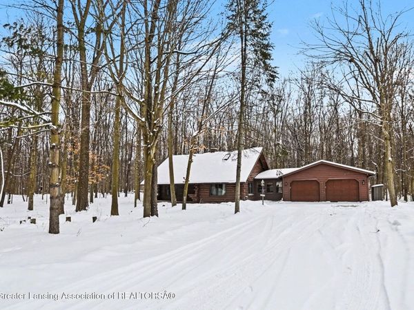 6618 Crestline Drive, Grand Ledge, MI 48837