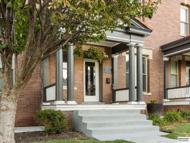 817 S 33rd Street, Omaha, NE 68105