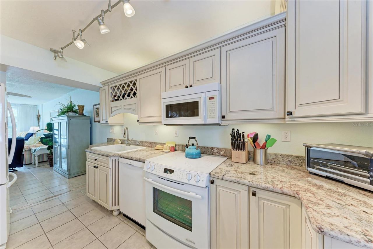 5200 Gulf Drive, Unit 107, Holmes Beach, FL 34217 Photo