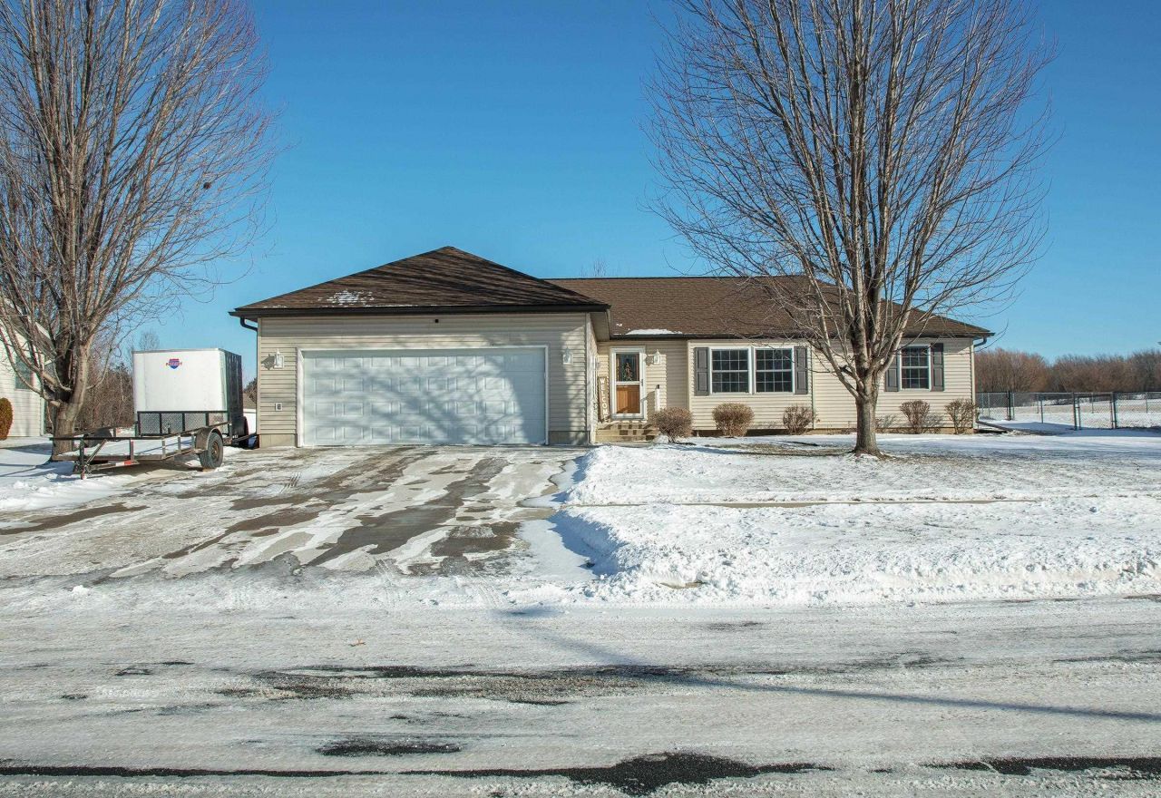 208 Brookside Drive, Parkersburg, IA 50665 Main Photo