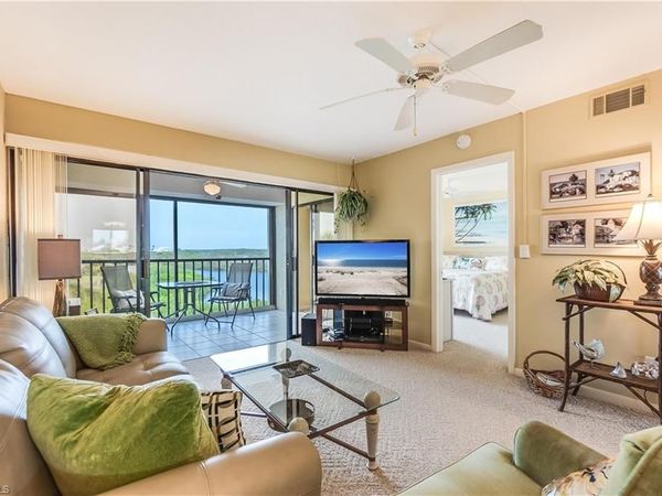21420 Bay Village DR, Unit 216, FORT MYERS BEACH, FL 33931