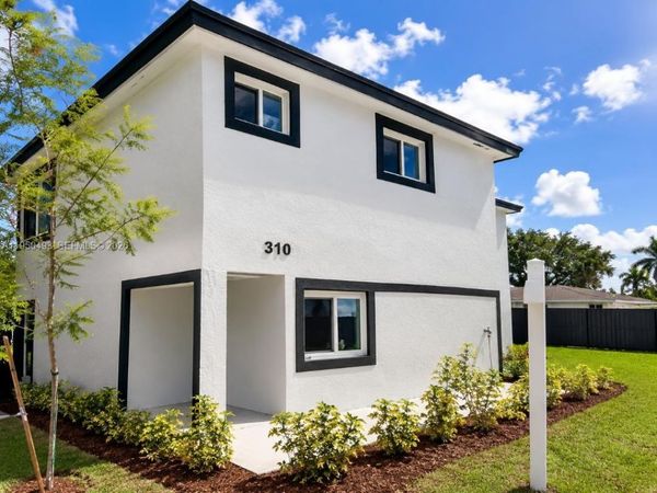 310 NW 6 st, Homestead, FL 33030