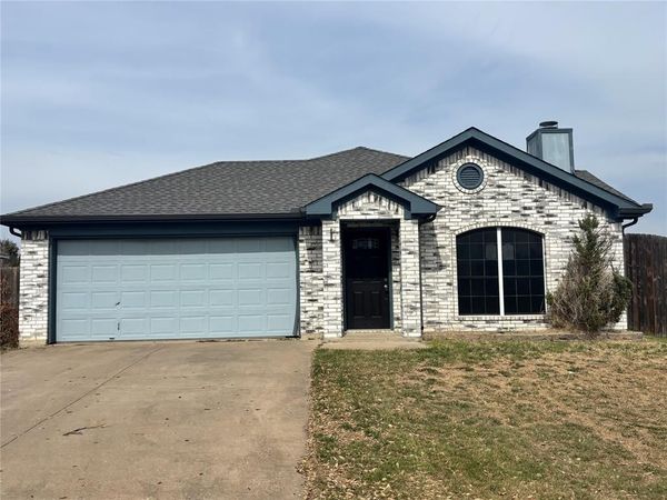 215 Los Angeles Drive, Glenn Heights, TX 75154