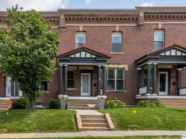 813 S 33rd Street, Omaha, NE 68105