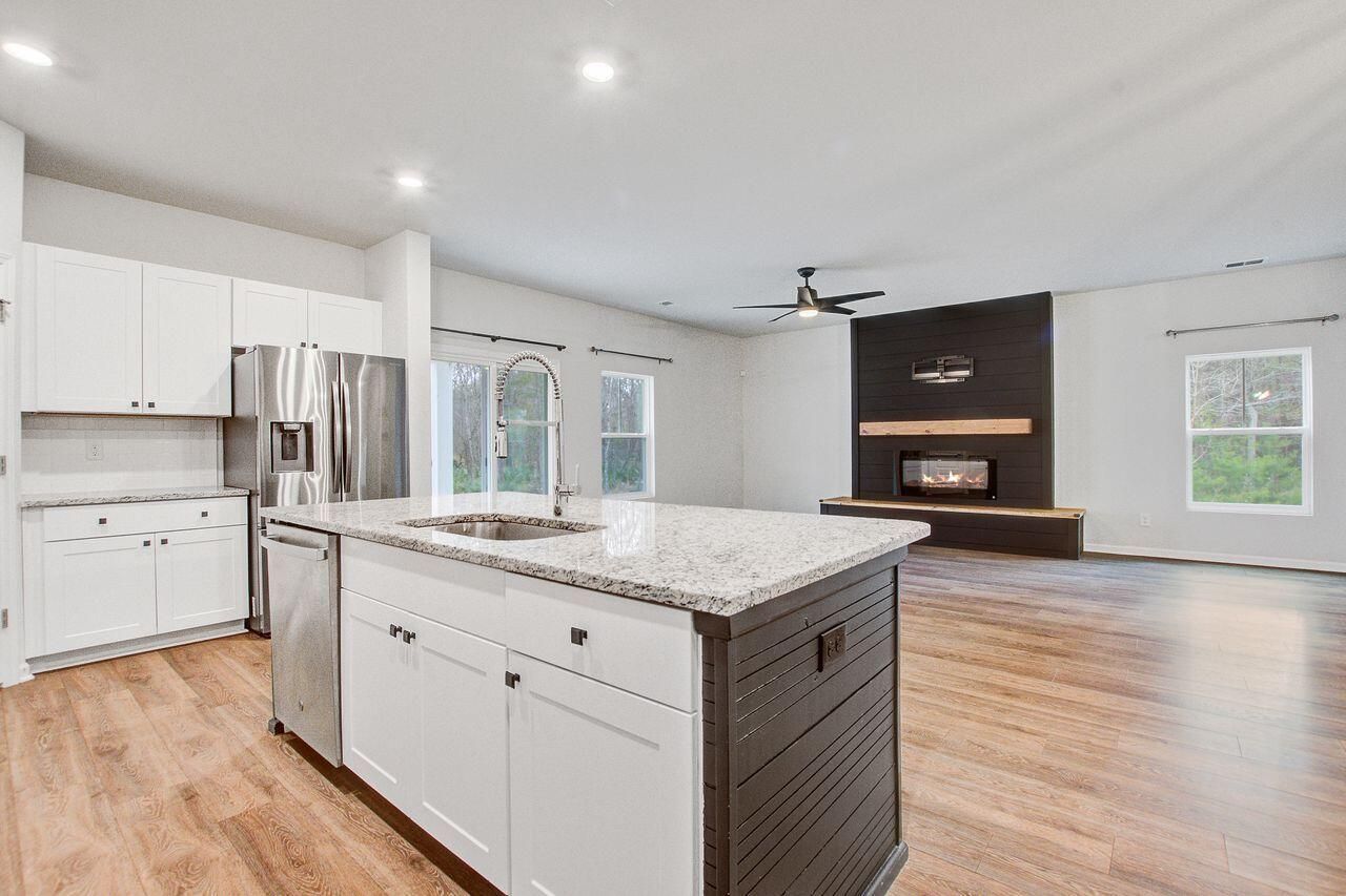 695 Jancus Street Photo 11