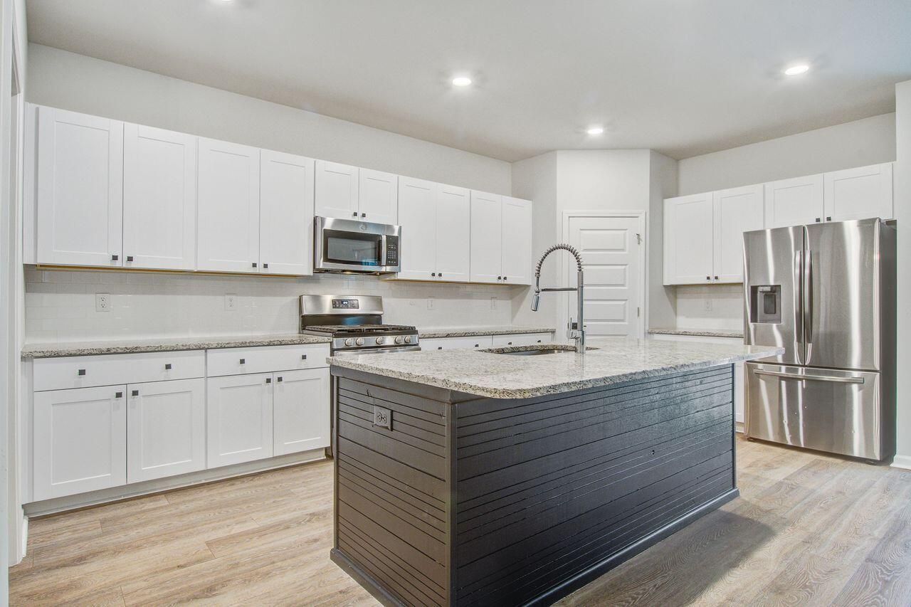 695 Jancus Street Photo 17