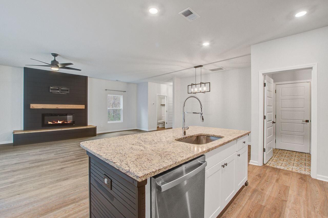 695 Jancus Street Photo 18