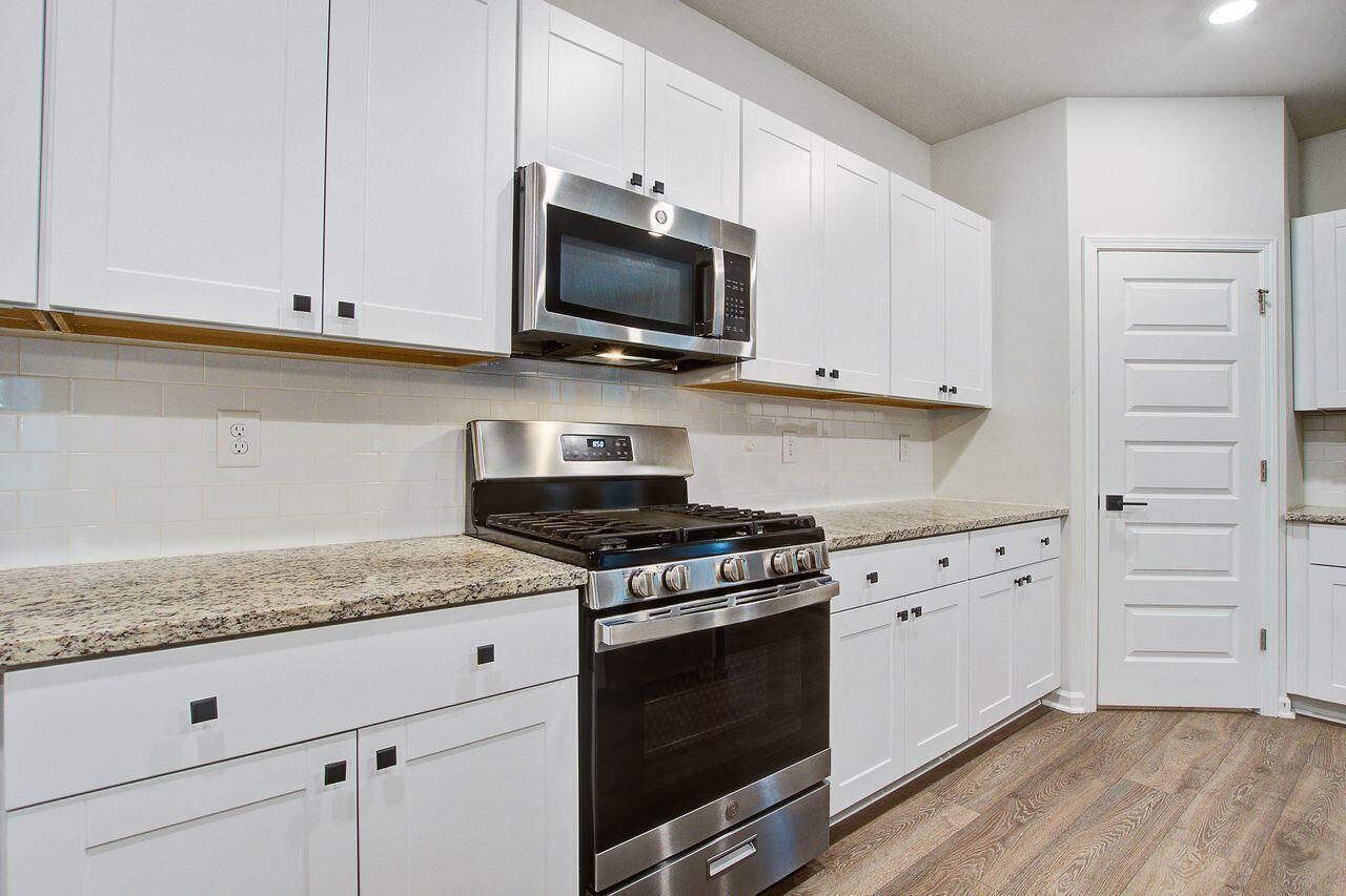 695 Jancus Street Photo 19