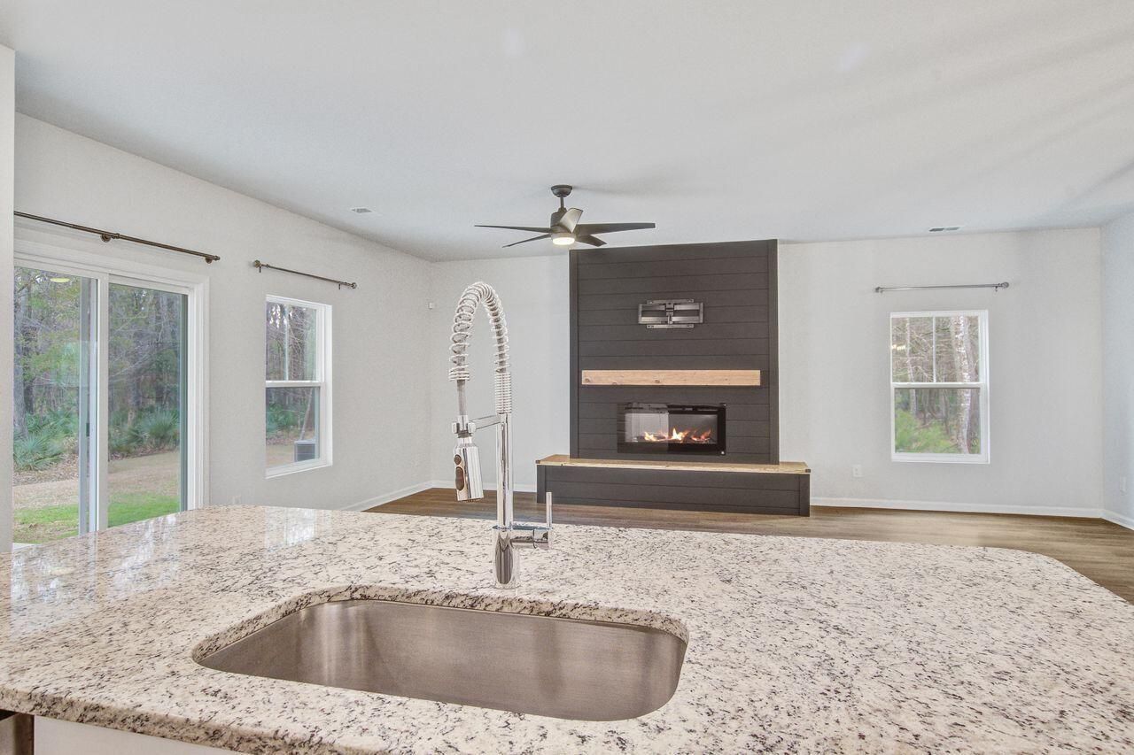 695 Jancus Street Photo 21