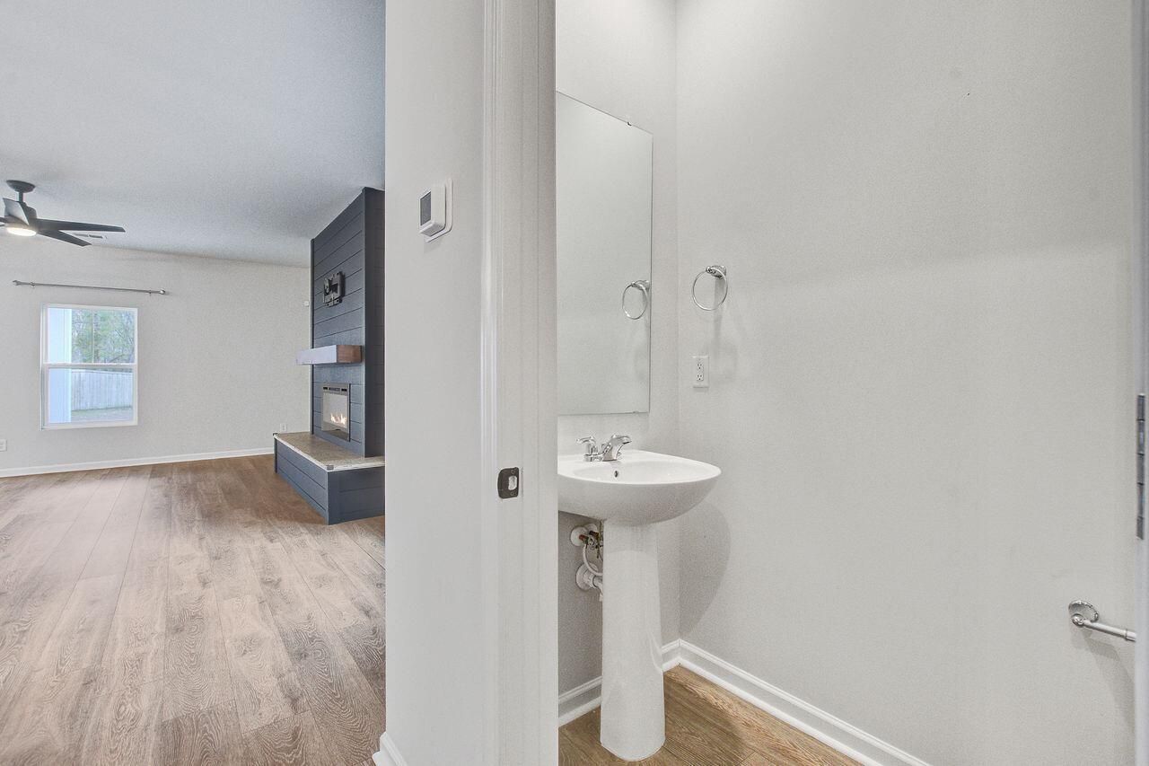 695 Jancus Street Photo 23