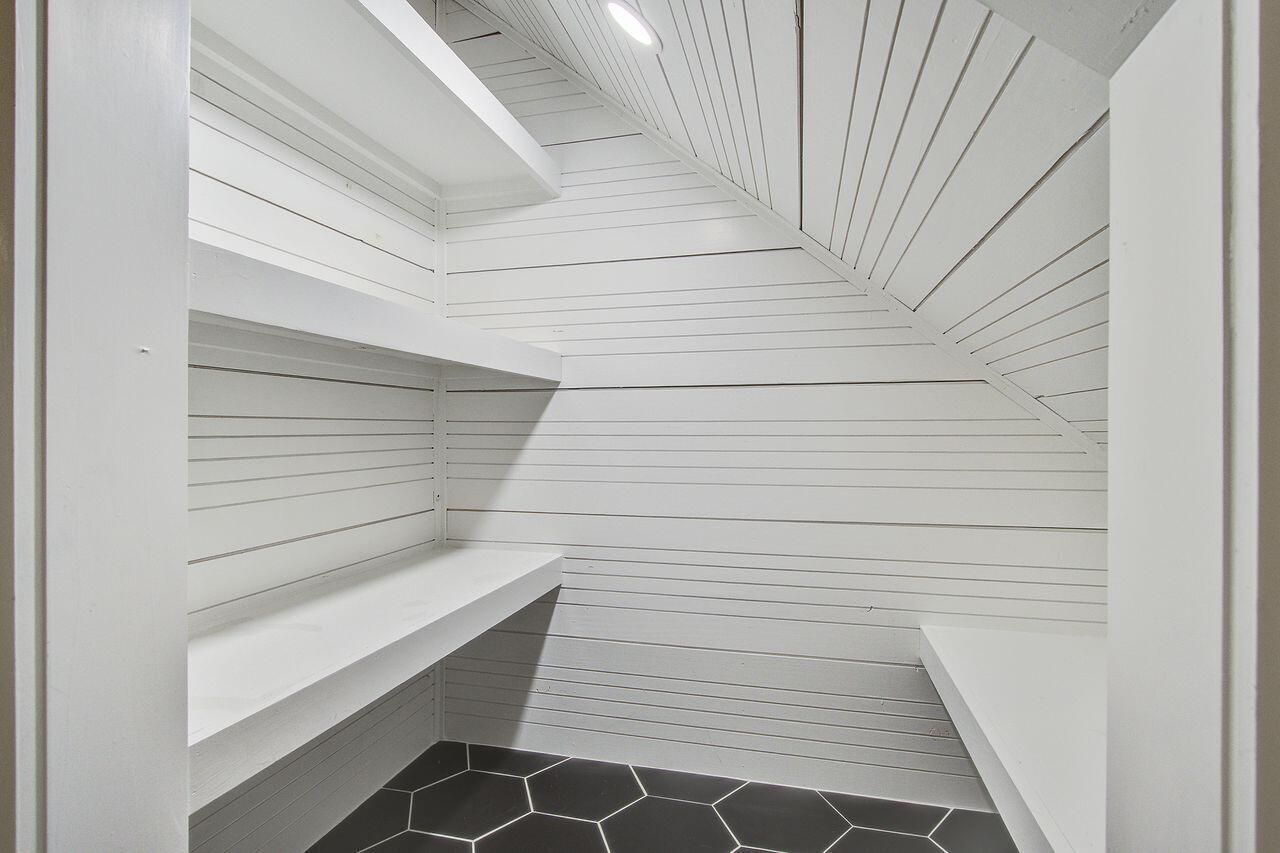 695 Jancus Street Photo 26