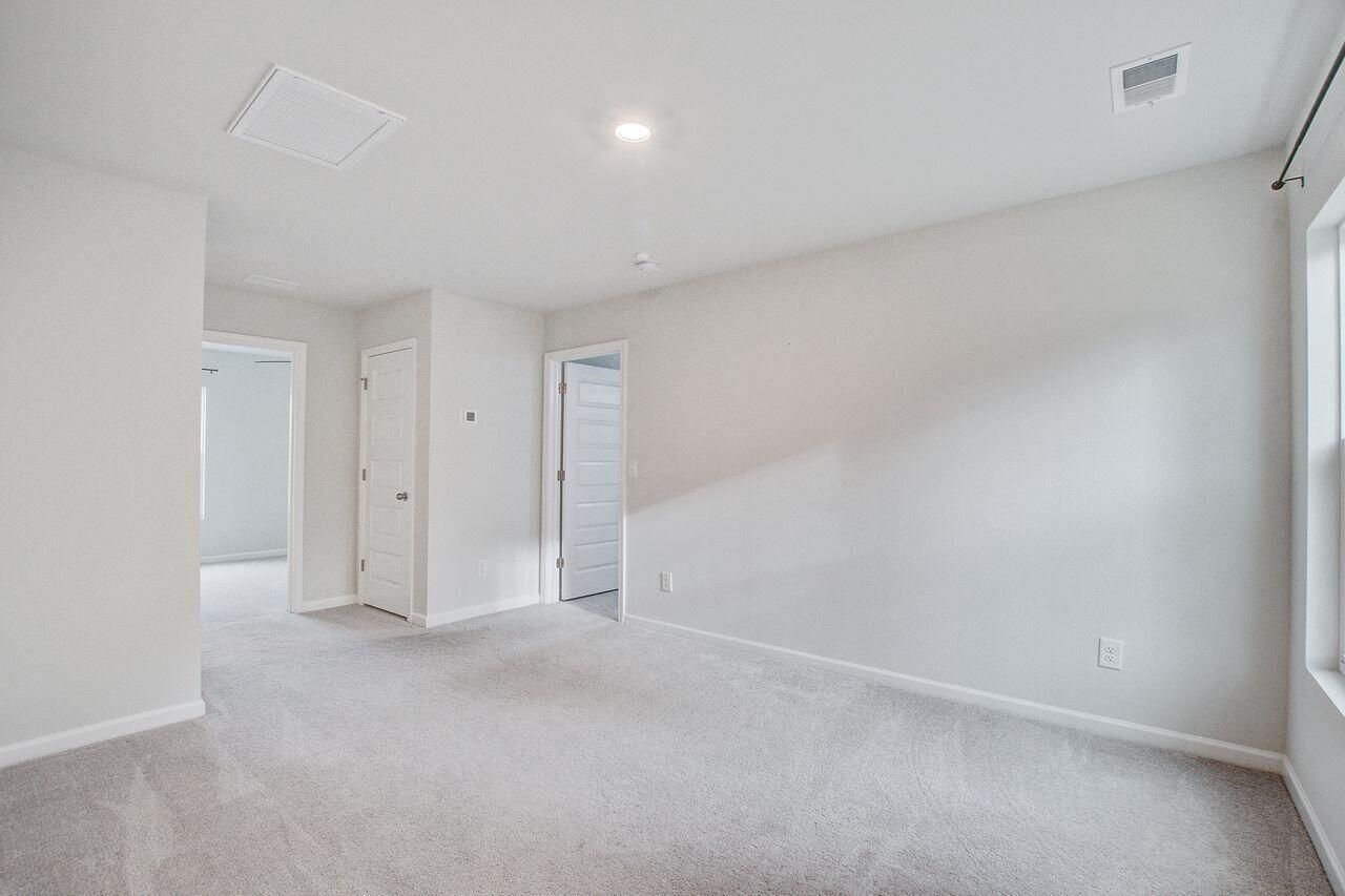 695 Jancus Street Photo 28