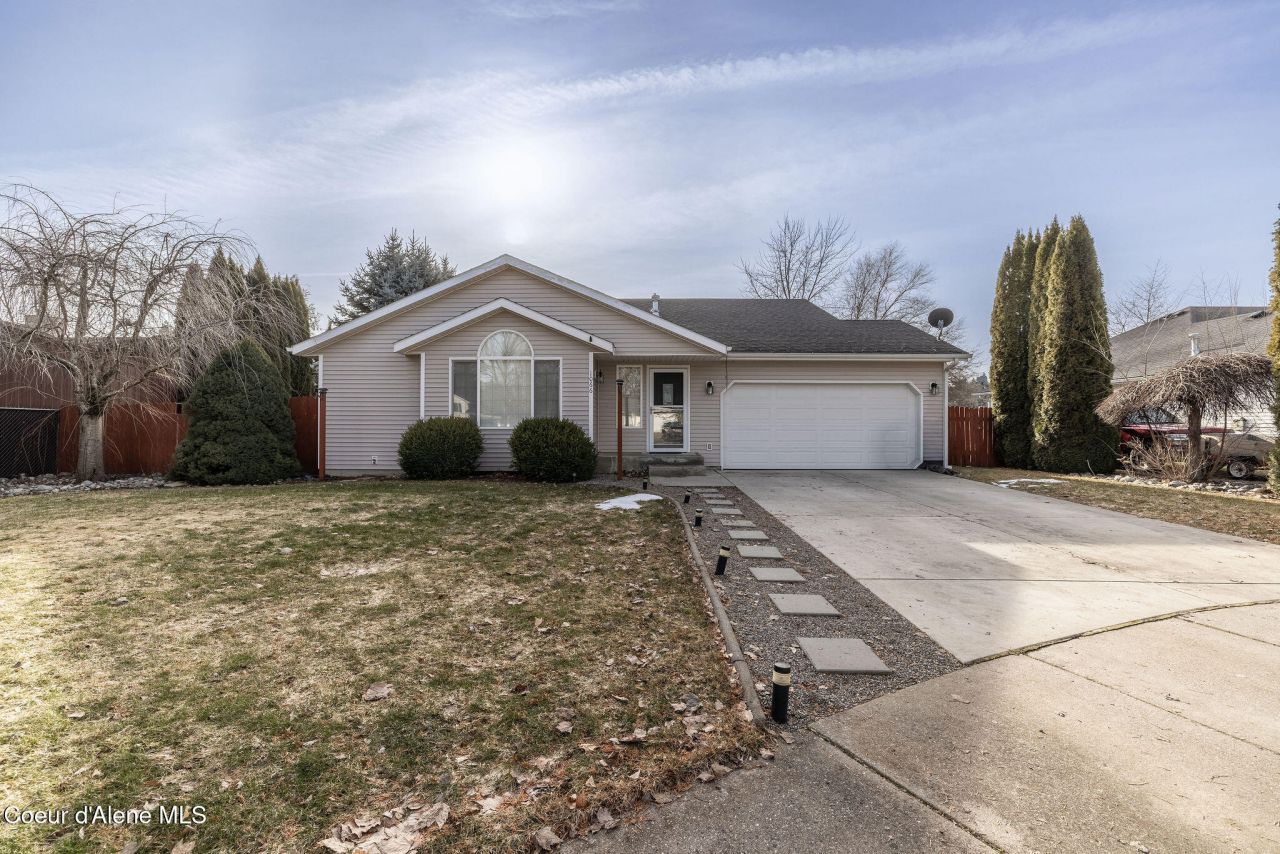 1066 E Ezra Ave, Hayden, ID 83835 Main Photo