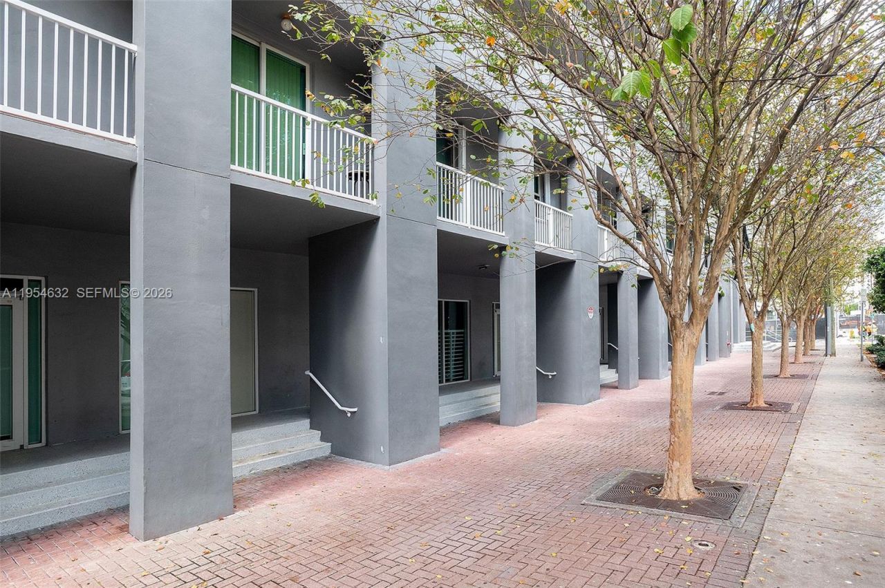 104 SW 9th St, Unit 1101, Miami, FL 33130 Photo