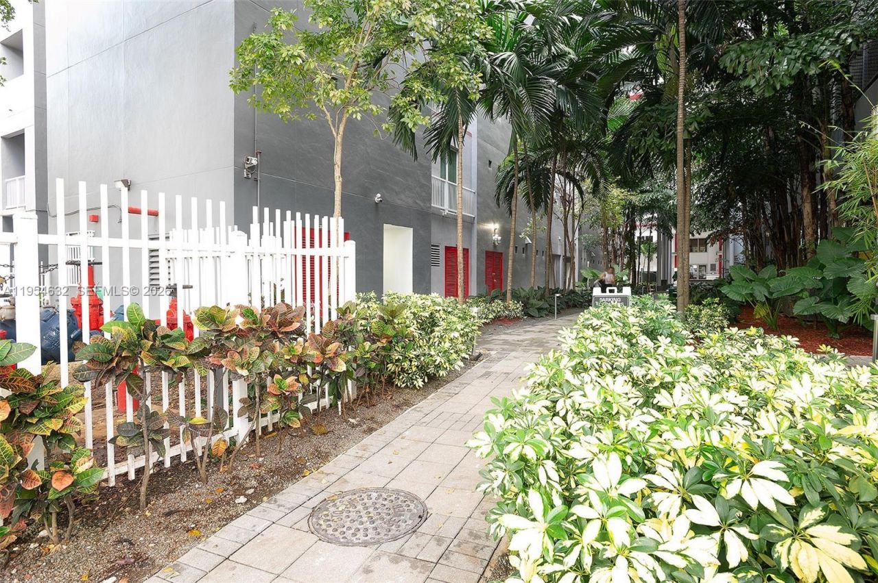 104 SW 9th St, Unit 1101, Miami, FL 33130 Photo