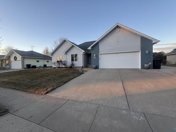 123 Green Court Dr, Elk Point, SD 57025