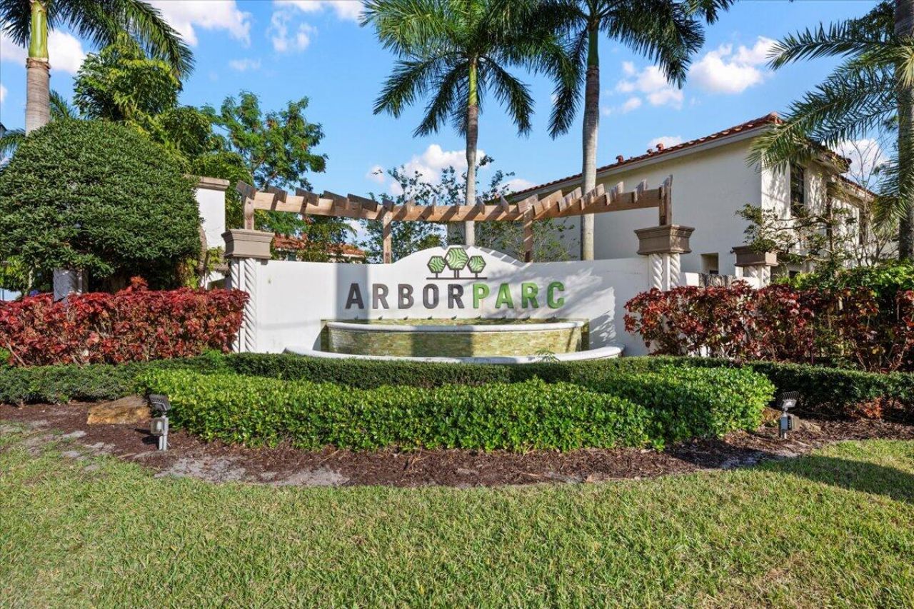 6013 Woods Edge Circle, Riviera Beach, FL 33410 Photo