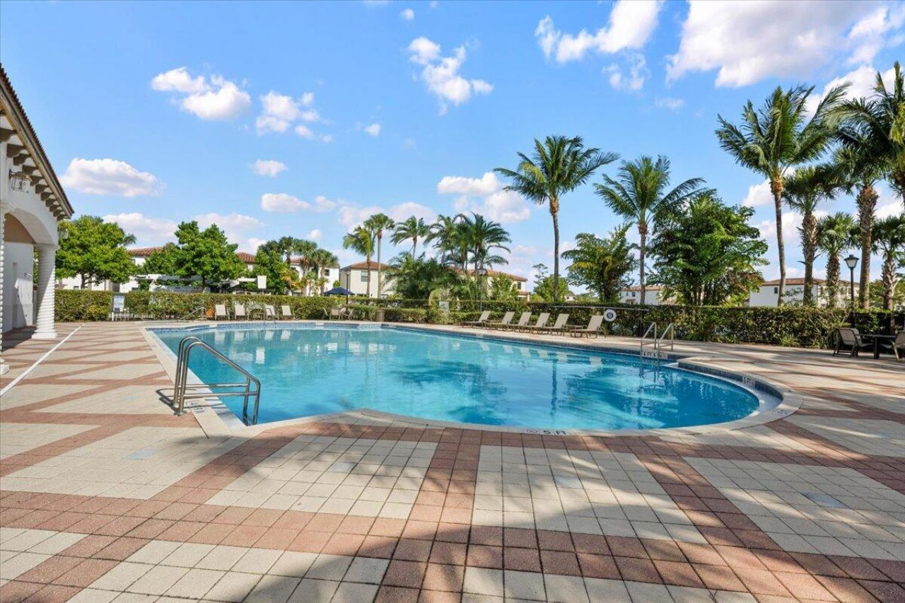6013 Woods Edge Circle, Riviera Beach, FL 33410 Photo