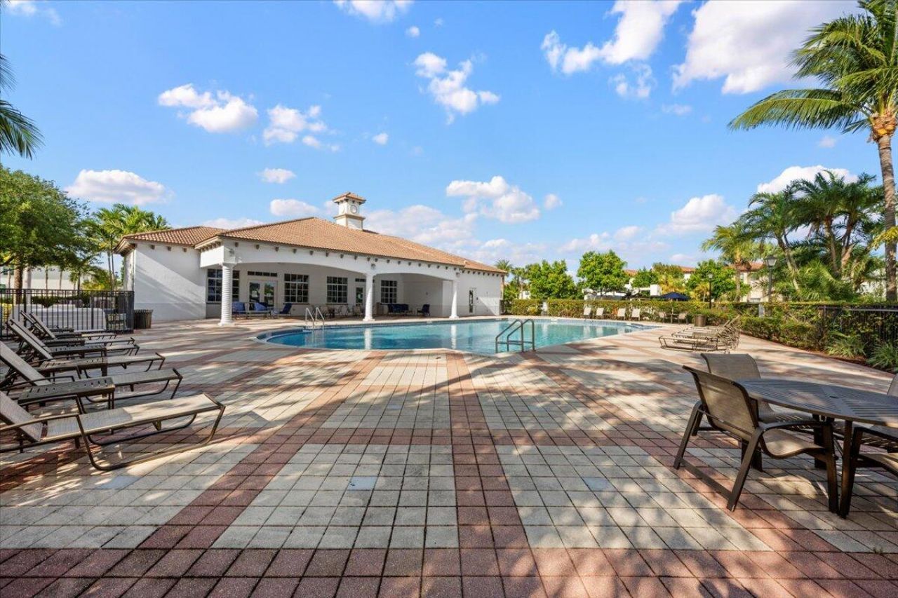 6013 Woods Edge Circle, Riviera Beach, FL 33410 Photo