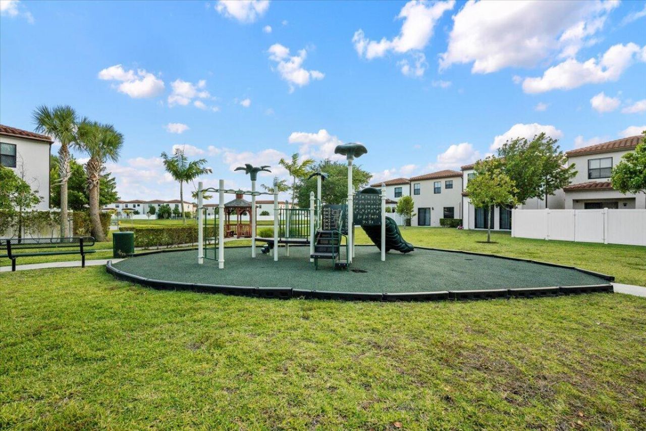 6013 Woods Edge Circle, Riviera Beach, FL 33410 Photo