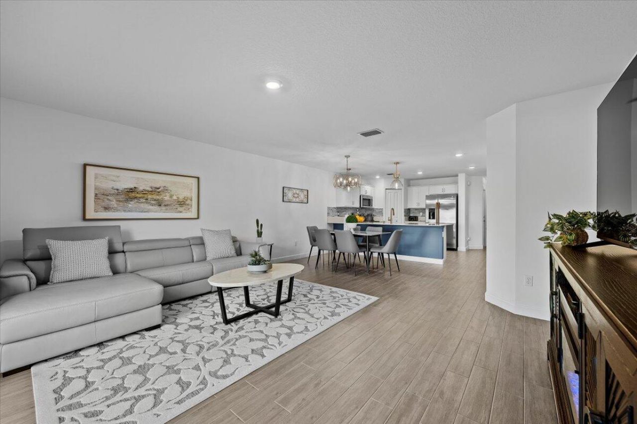 6013 Woods Edge Circle, Riviera Beach, FL 33410 Photo