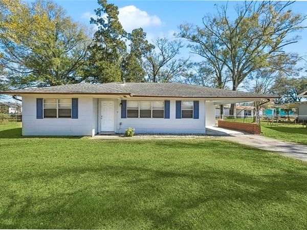 426 N MARCHAND Avenue, Gonzales, LA 70737
