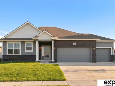 6859 Stony Point Drive, Papillion, NE 68046