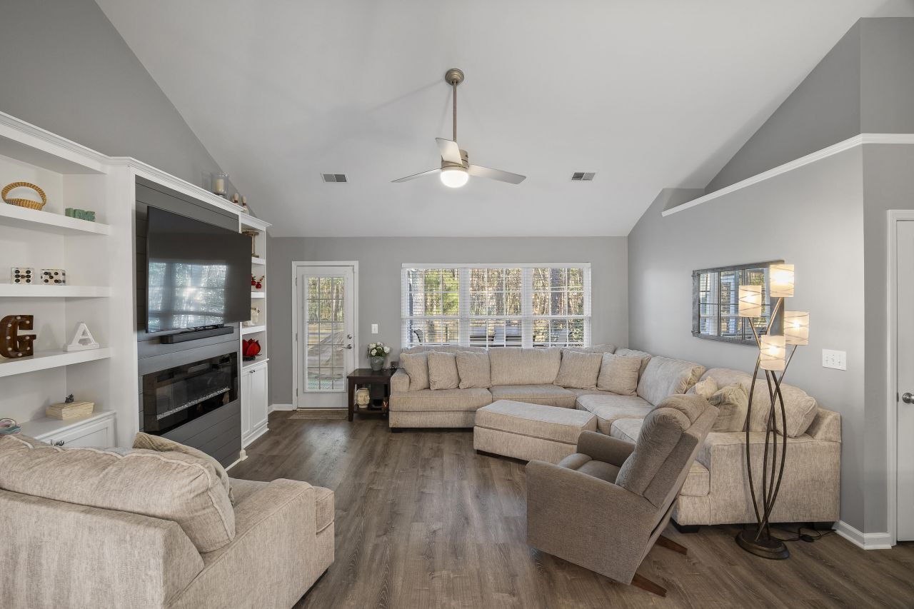 3370 Lindner Lane Photo 4