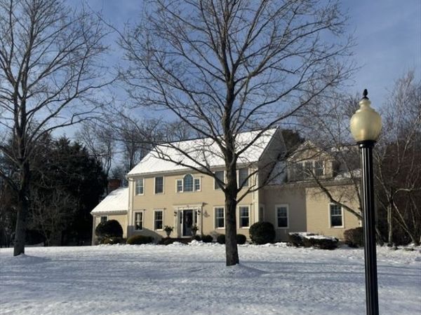 36 Bayberry Ln, Hanover, MA 02339