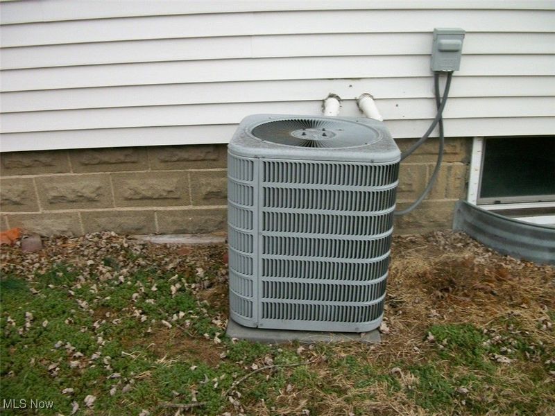 1310 Roselawn Avenue, Belpre, OH 45714 Photo 3