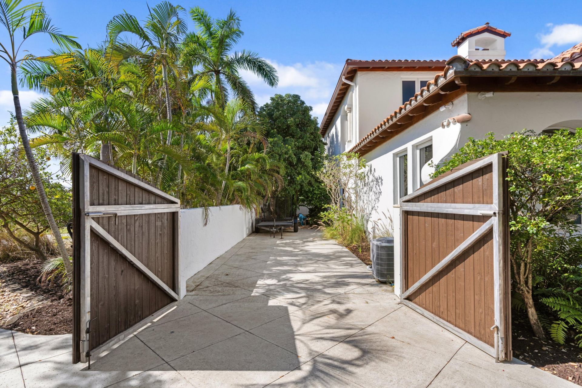 901 NW 4th Court, Boca Raton, FL 33432 Photo